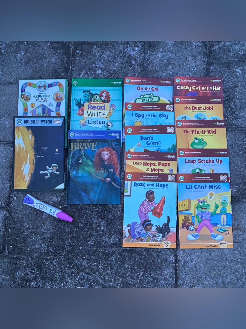 LeapFrog LeapReader Reading Pen w/ 12 Books, 2 game boards, usb, learn to read
